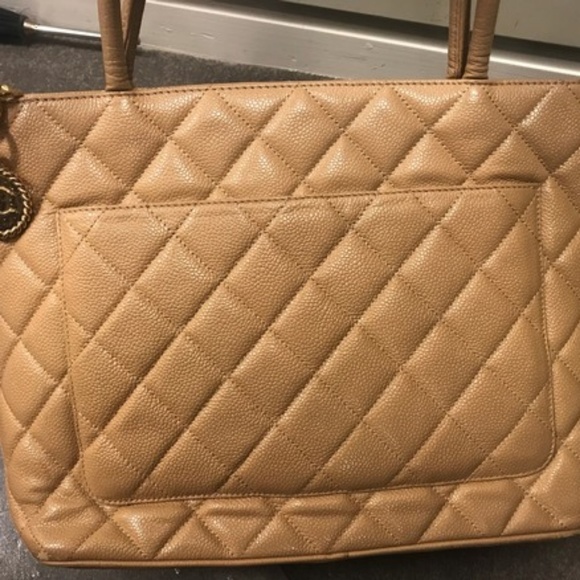 Chanel medallion - Picture 2 of 8